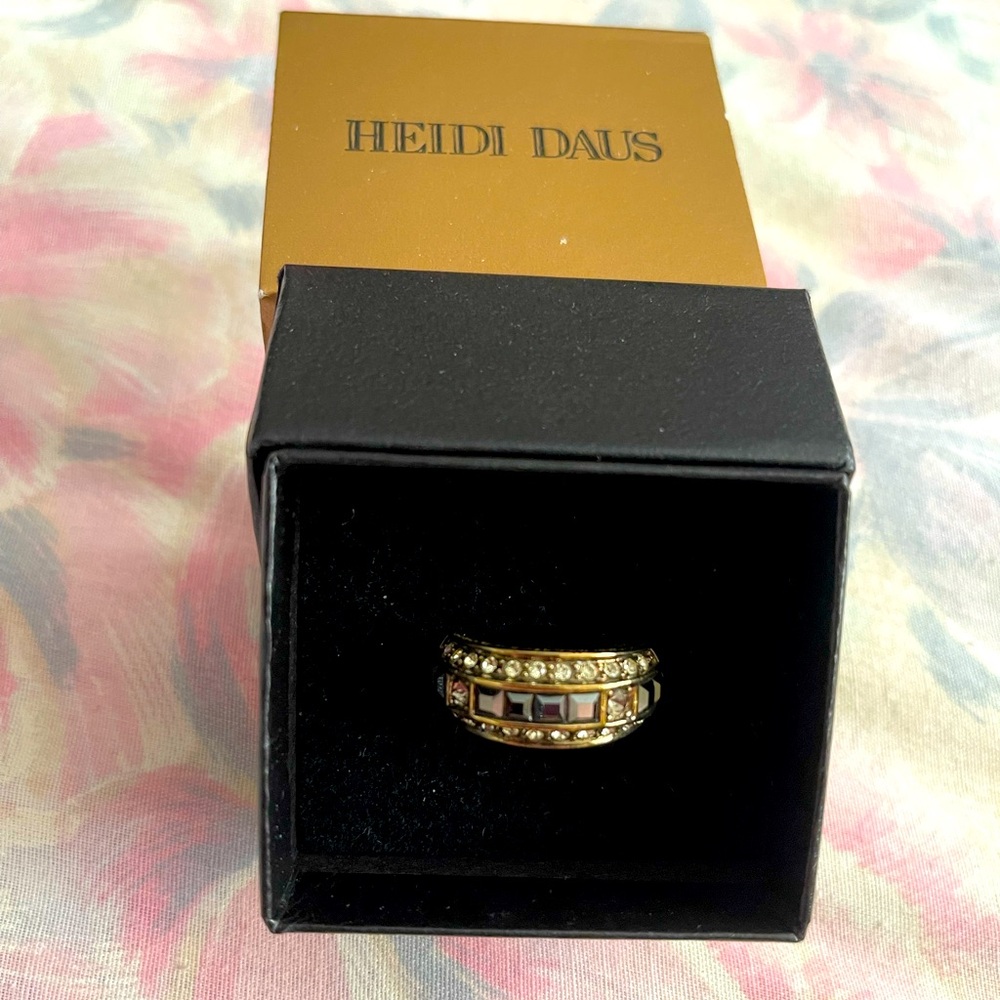 Heidi Daus Gold and Black Coloured Ring with Brown Accents.  Size 9. Gorgeous! 🤩